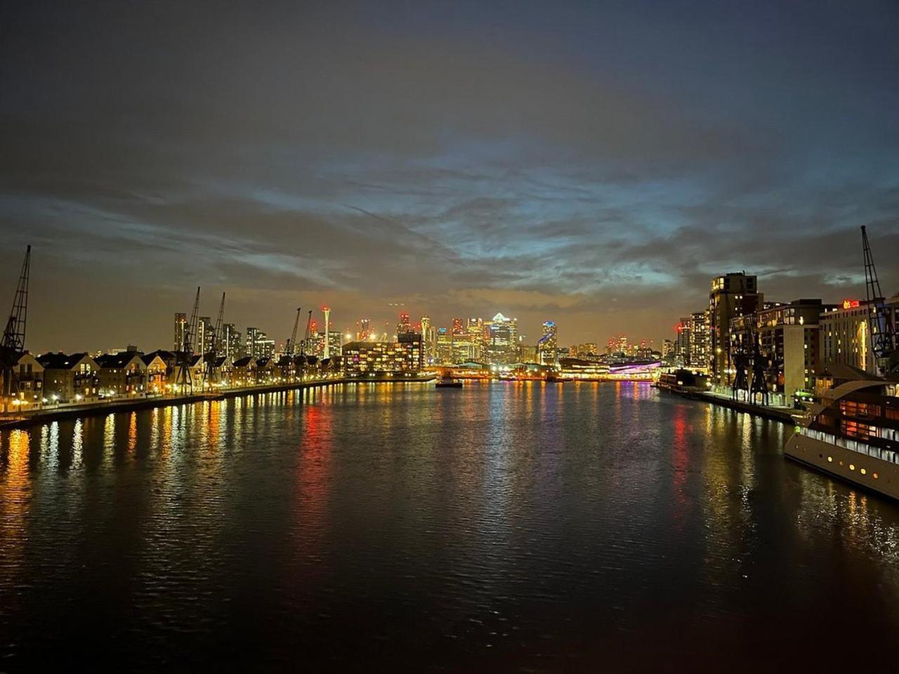 Unique 2 Bedroom Apartment In London/ Excel / Olympic City Close To Central Line Tube Station With Gated Parking Space Exterior foto